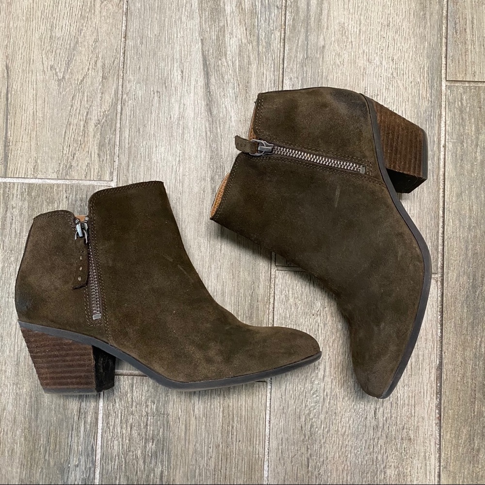 FRYE & CO Holly Suede Zip Ankle Booties